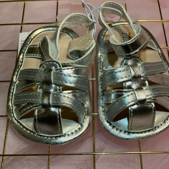 Infant Girls Silver Metallic Sandals Sz 0-3 Months - Picture 1 of 4
